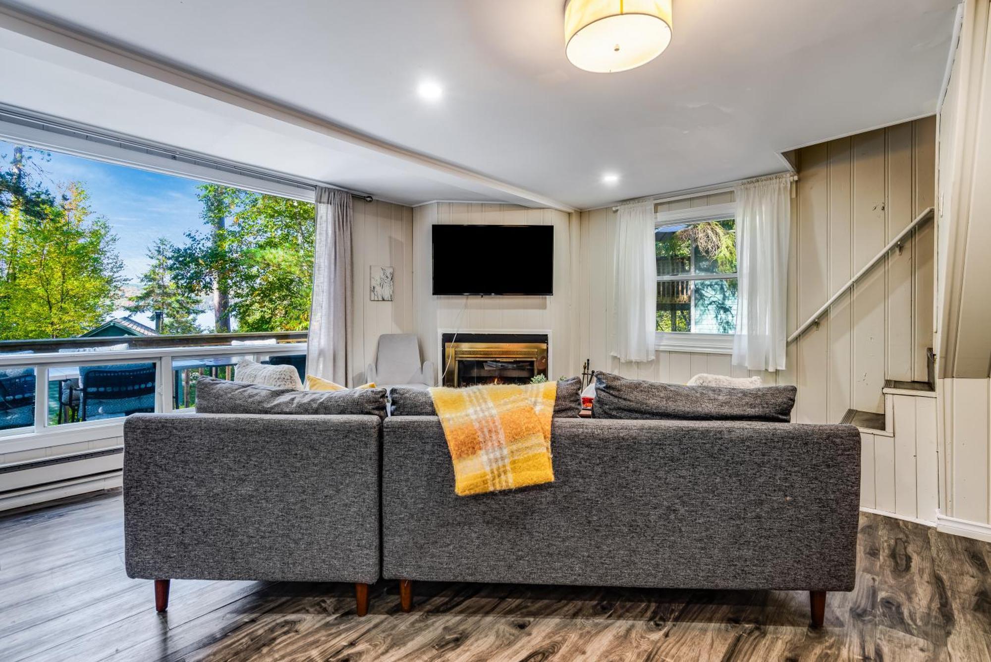 Вилла Muskoka Waterfront Retreat Dwight Экстерьер фото