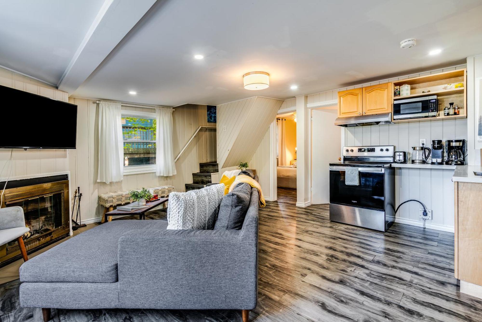 Вилла Muskoka Waterfront Retreat Dwight Экстерьер фото
