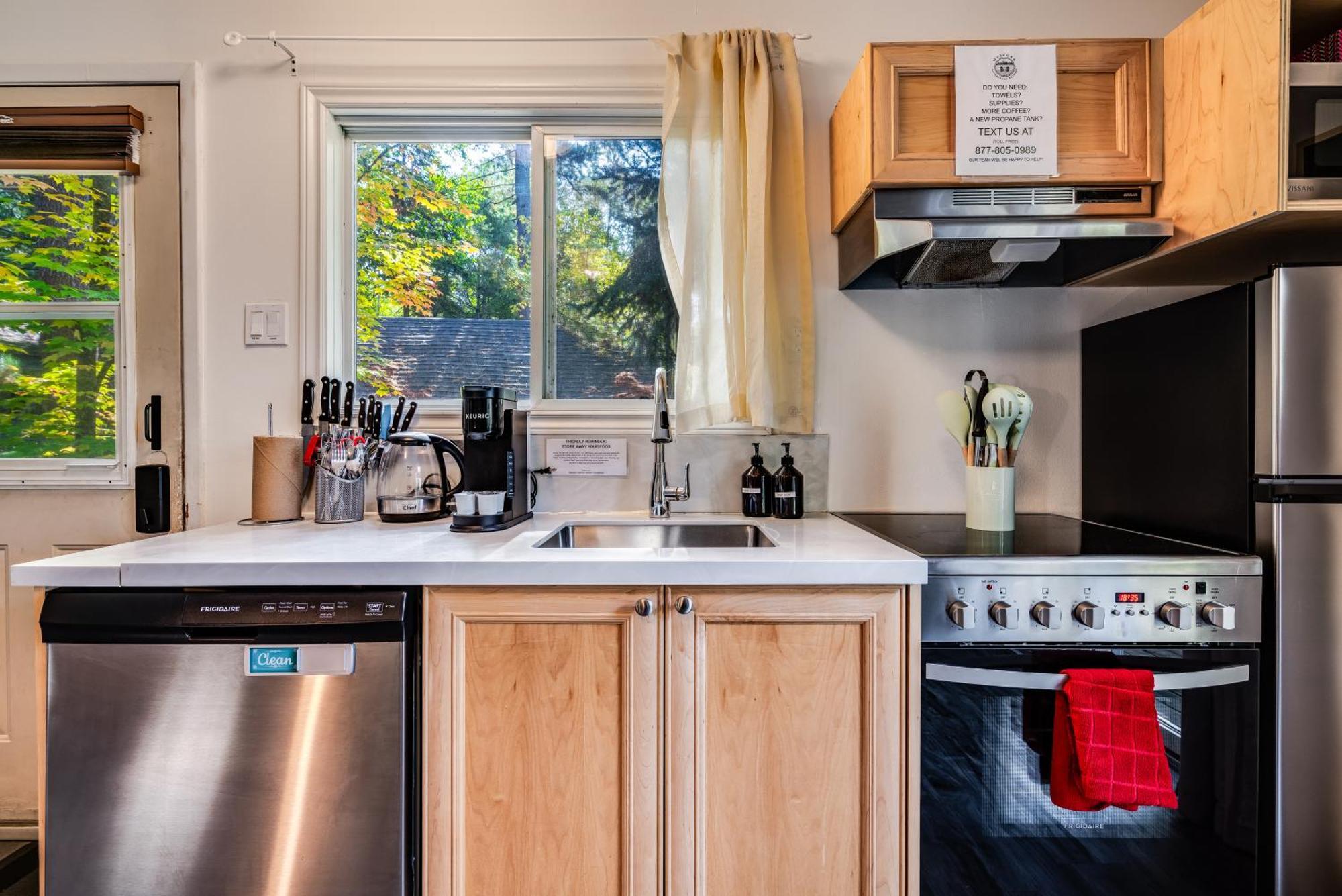 Вилла Muskoka Waterfront Retreat Dwight Экстерьер фото