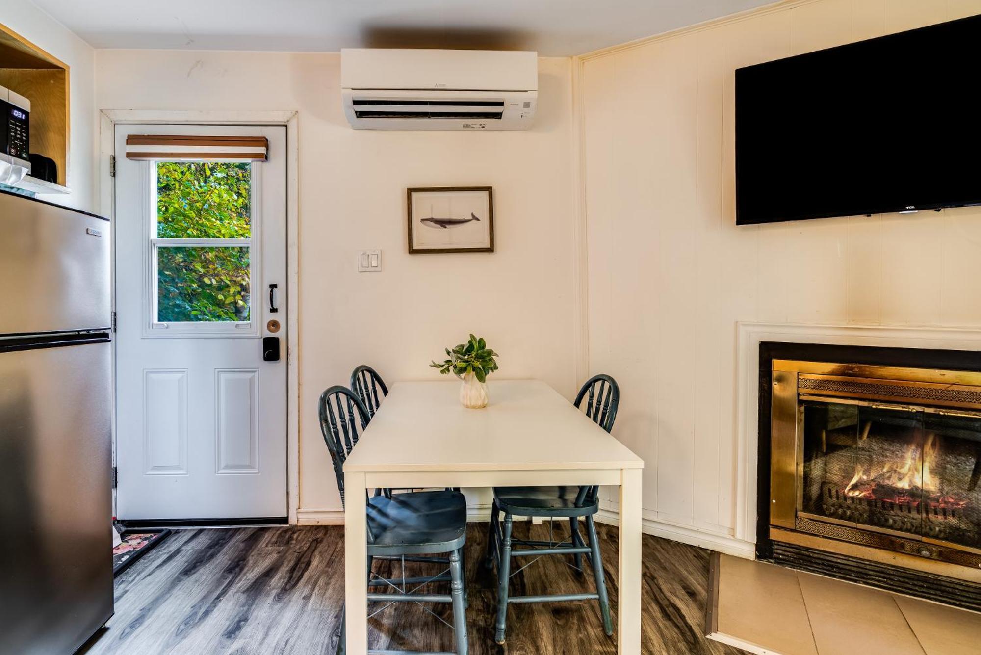 Вилла Muskoka Waterfront Retreat Dwight Экстерьер фото