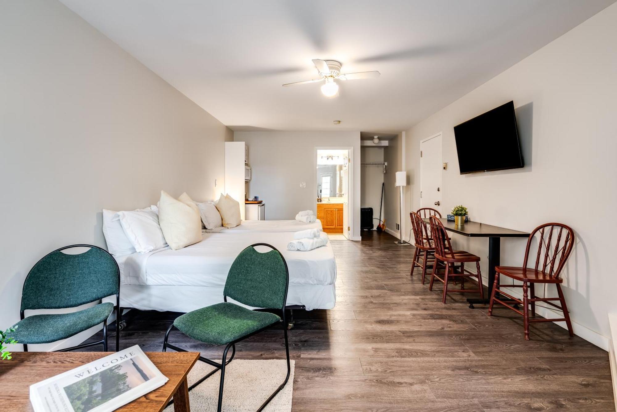 Вилла Muskoka Waterfront Retreat Dwight Экстерьер фото