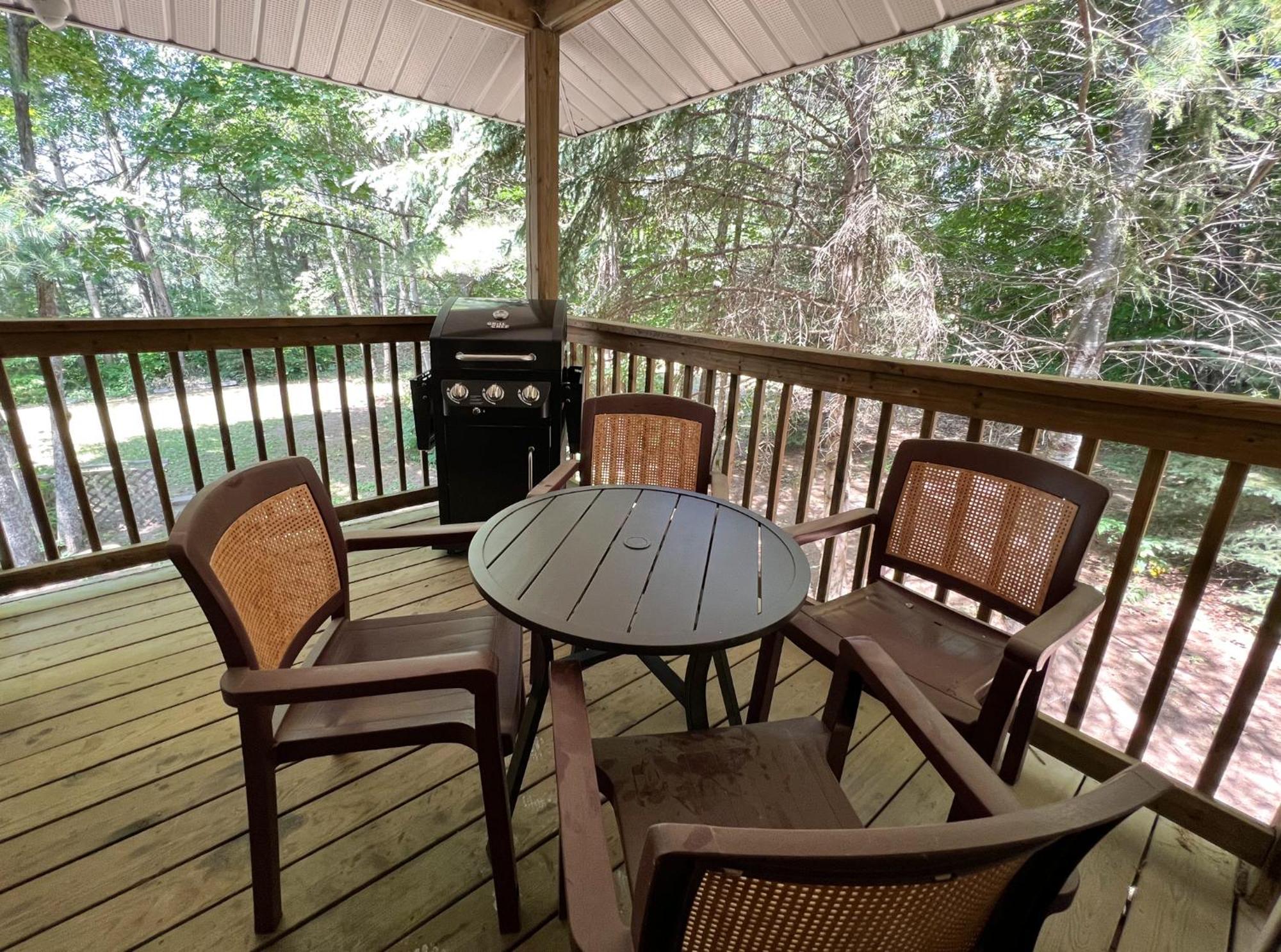 Вилла Muskoka Waterfront Retreat Dwight Экстерьер фото