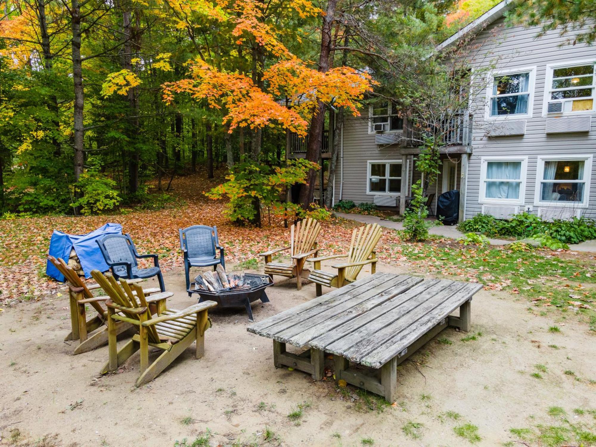 Вилла Muskoka Waterfront Retreat Dwight Экстерьер фото